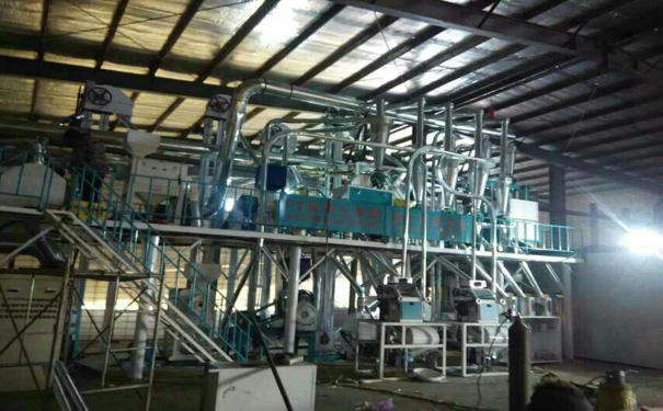 成套<a href=http://www.dlyrkj.cn/product/6/ target=_blank class=infotextkey>玉米深加工機(jī)械</a>